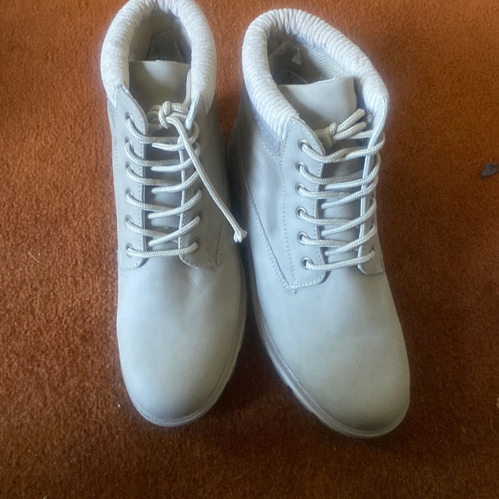 Tan woman’s boots